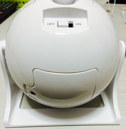 Планетарий "HomeStar Lite" оснащен всего одним переключателем, благодаря чему очень прост в обращении